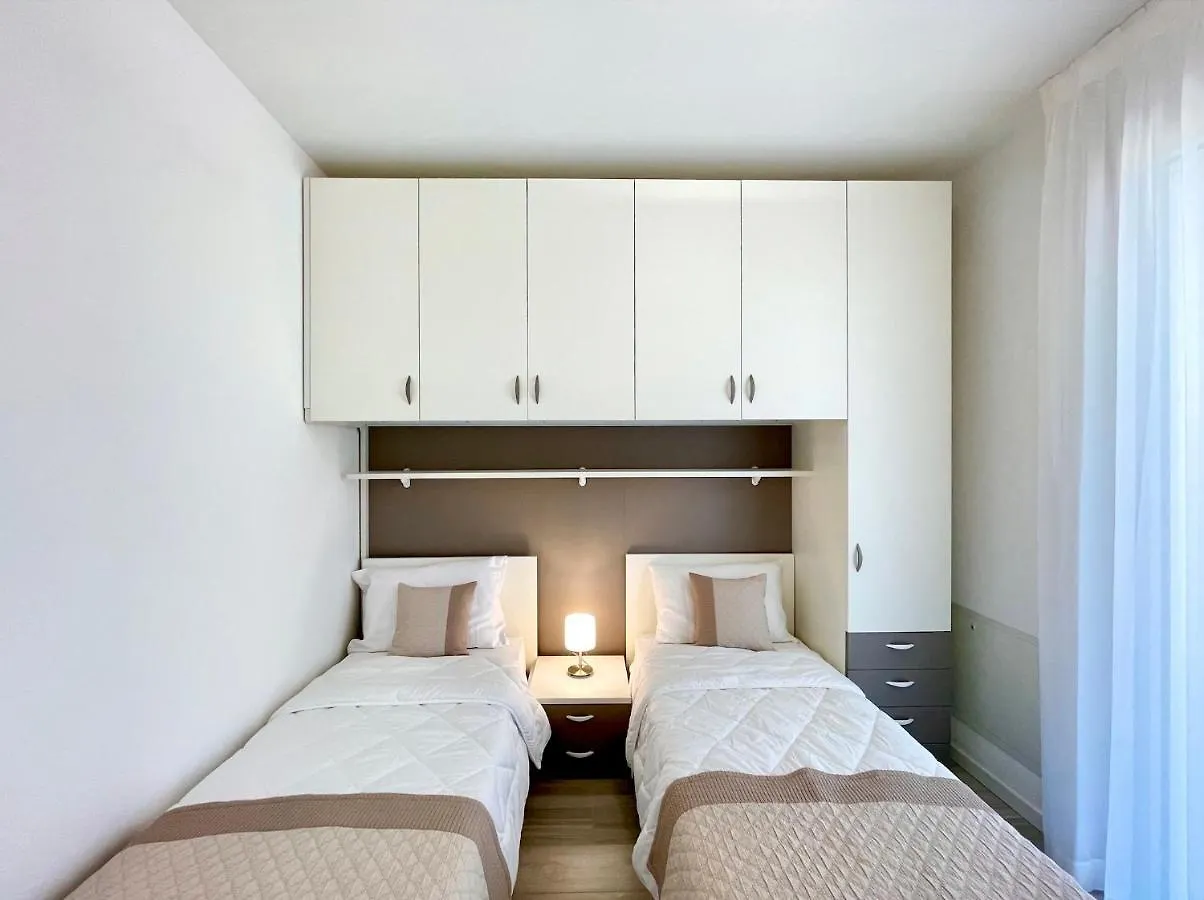 C Palace - Carraro Immobiliare Jesolo - Family Apartments Italy